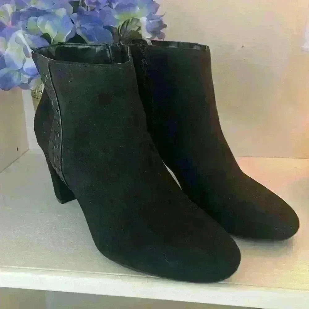 A2Aerosoles Avenue 9.5size Faux leather suede, Heel rest technology, Barely worn - Picture 2 of 8